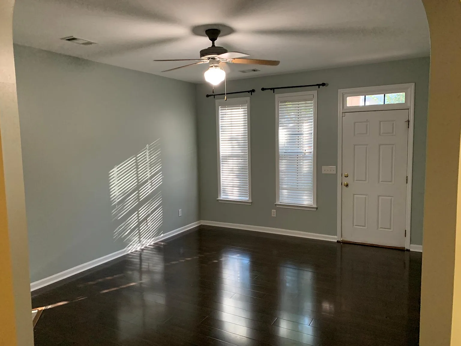 3 bed, 2.5 bath, 2108 sqft, $2,349 — Photo 4