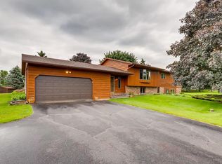 515 Country View Rd, Hudson, WI 54016