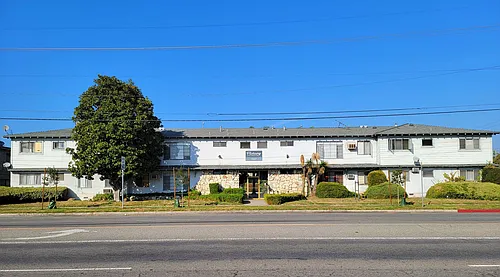 13437 Victory Blvd Photo 1