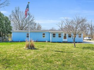 1205 Robin Rd, Mahomet, IL 61853