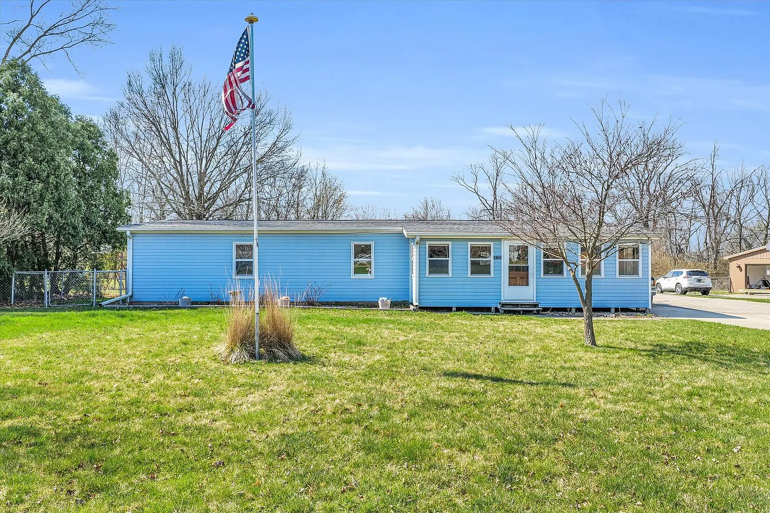 1205 Robin Rd photo 1