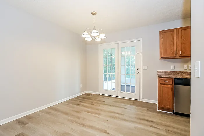 1031 Heydel Cir — Photo 6