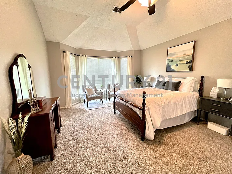 11413 Huntington Rd — Photo 5