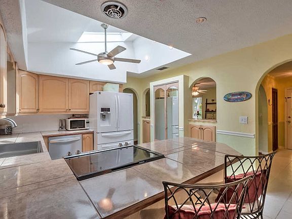 4th image of 107 N Saint Andrews Dr