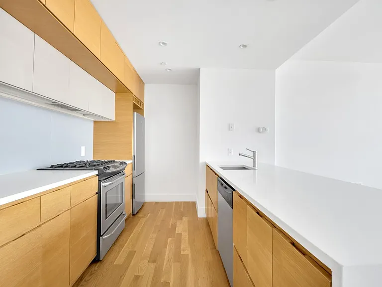 150 4th Ave #8H — Photo 2
