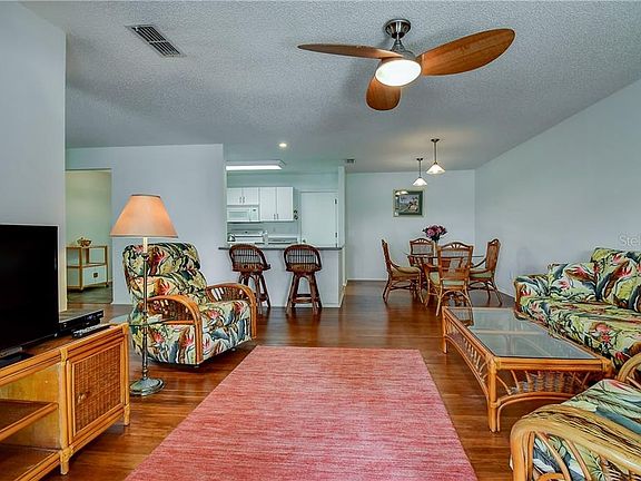 4th image of 1350 Carlisle Ct #1283