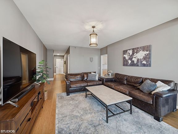 3rd image of 1600 S Prairie Ave Unit 1704