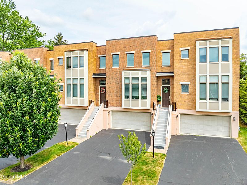 4th image of 3 Bryn Mawr Court