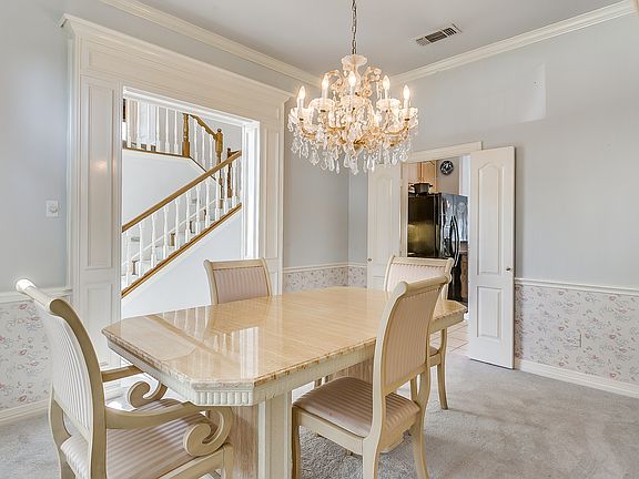 5th image of 804 Knoll Manor Ct