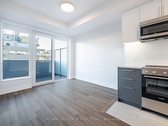 3rd image of 2525 Bathurst St #905