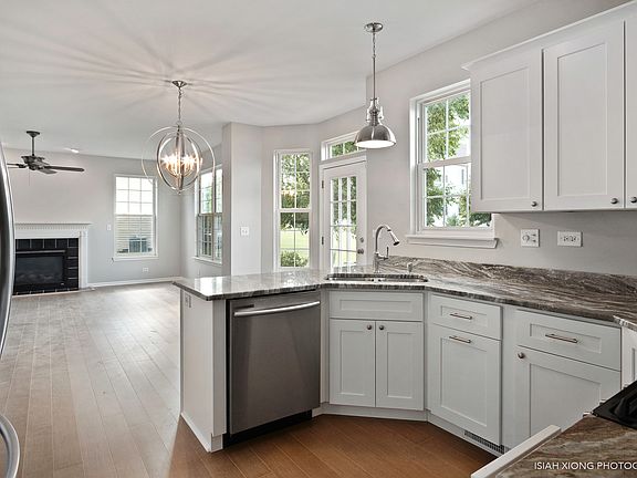 3rd image of 2719 Leonard Ln