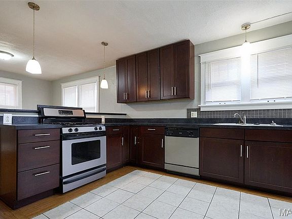 3rd image of 9038 Tudor Ave