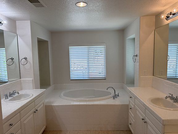 5th image of 600 Clearwater Creek Dr
