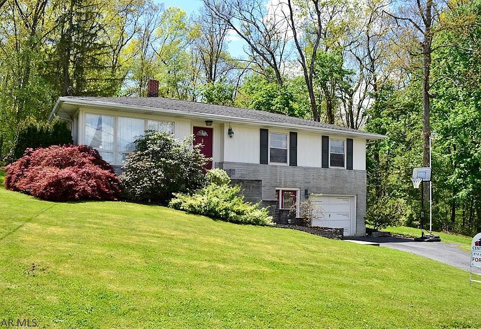 1st image of 207 Windwood Cir