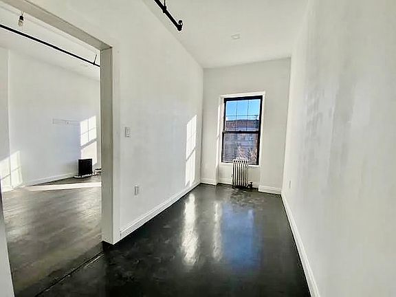 4th image of 403 Hancock St #4
