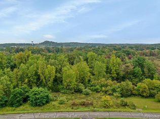 6095 Whispering Meadows Dr, White Lake, MI