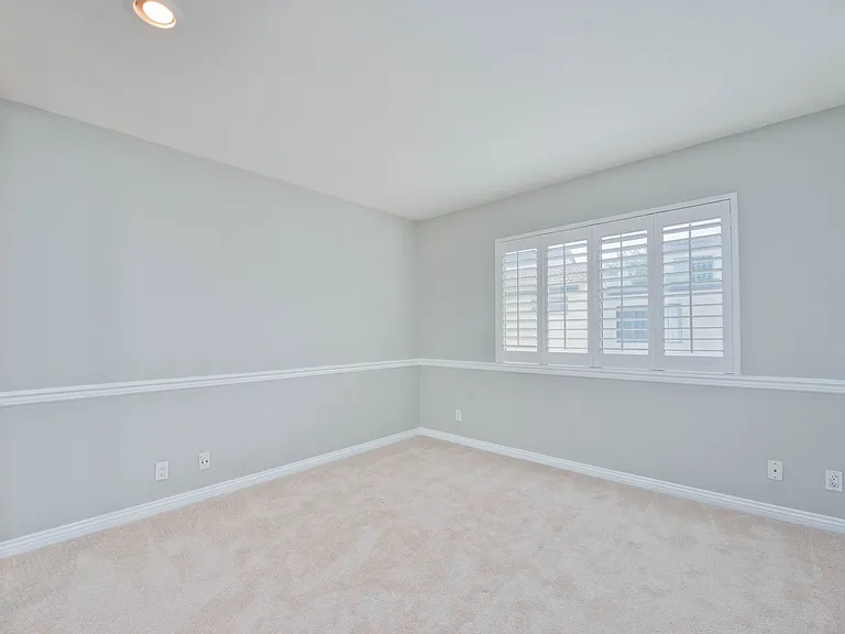 21730 Marylee St — Photo 21