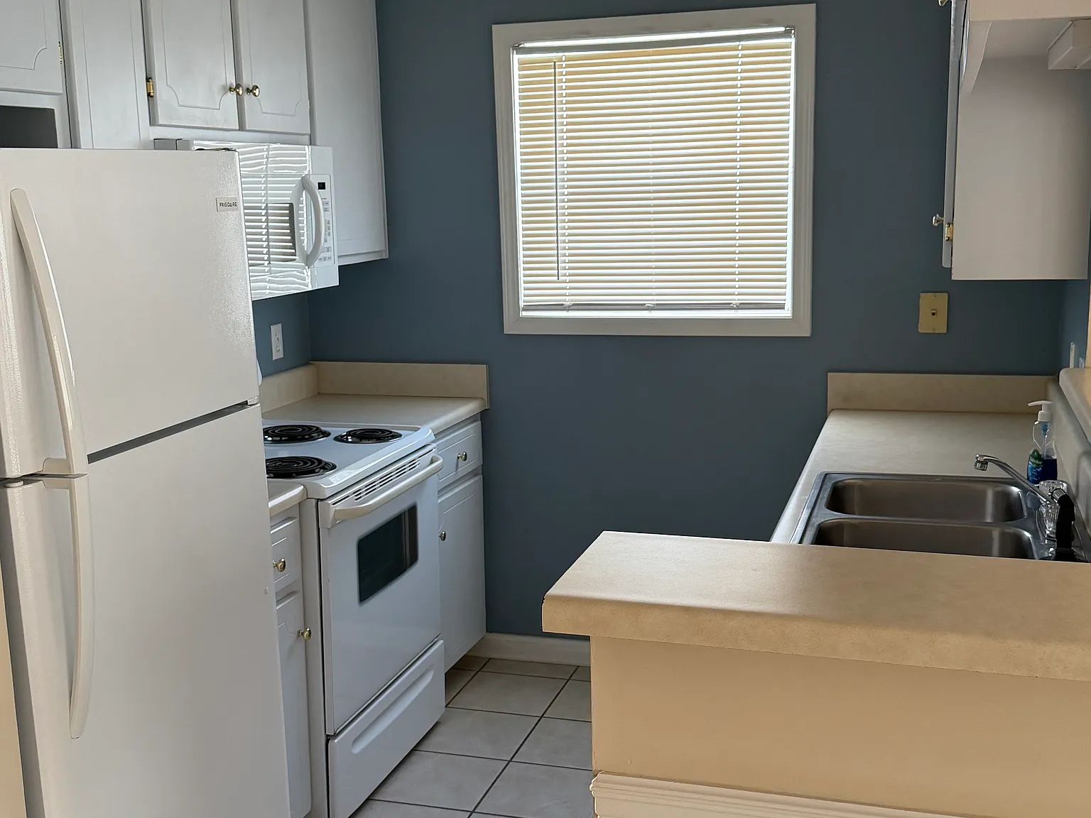 3 bed, 2.5 bath, 1494 sqft, $1,500 — Photo 3