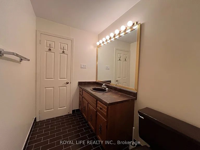 10 Saddletree Dr — Photo 24