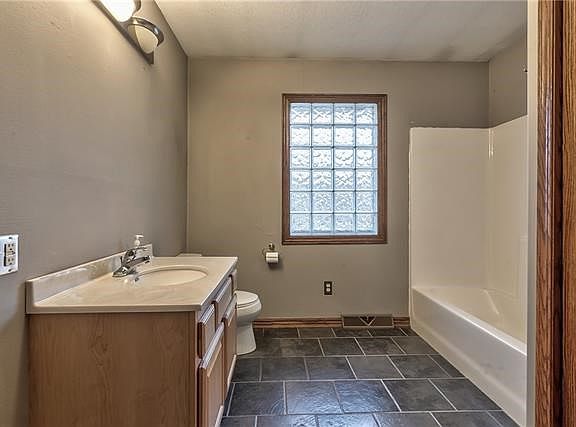 4th image of 8818 Lowell Ave