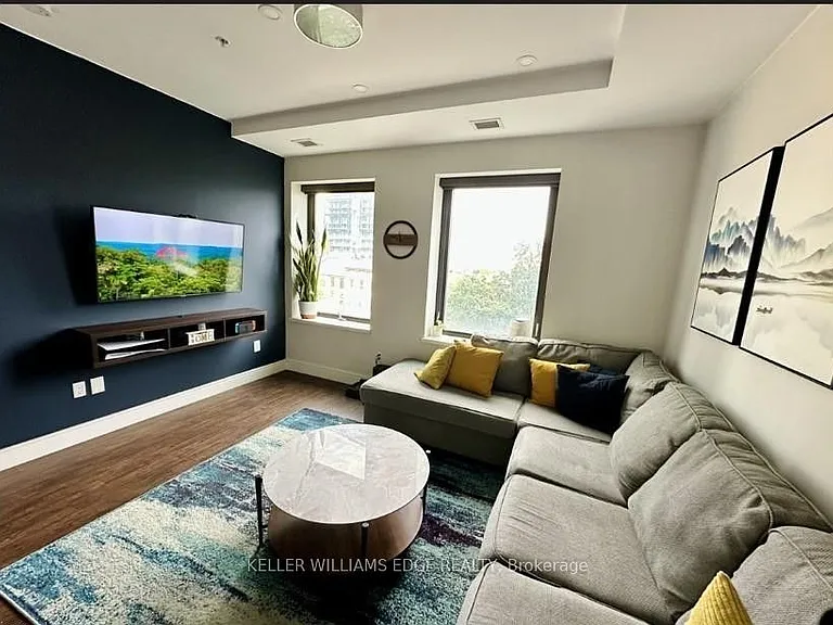 112 King St E #405 — Photo 1