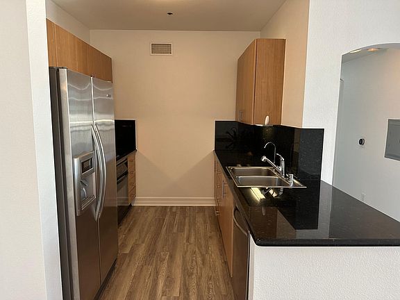 5th image of 525 11th Ave Unit 1309