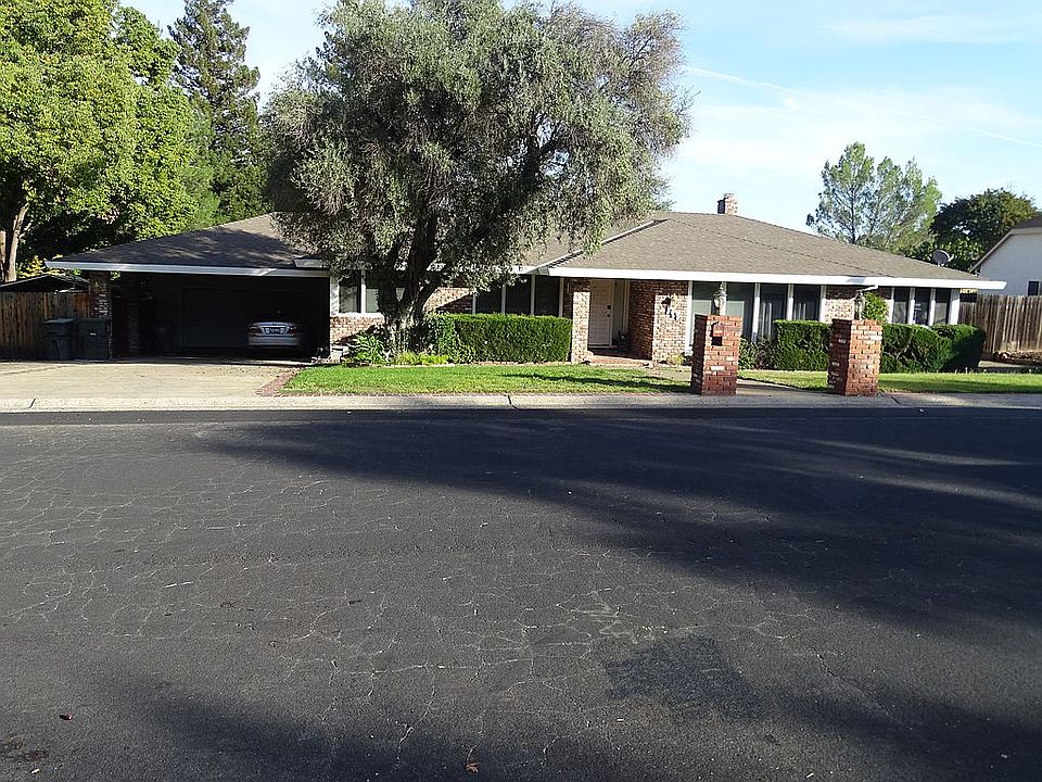 Great Curb Appeal..