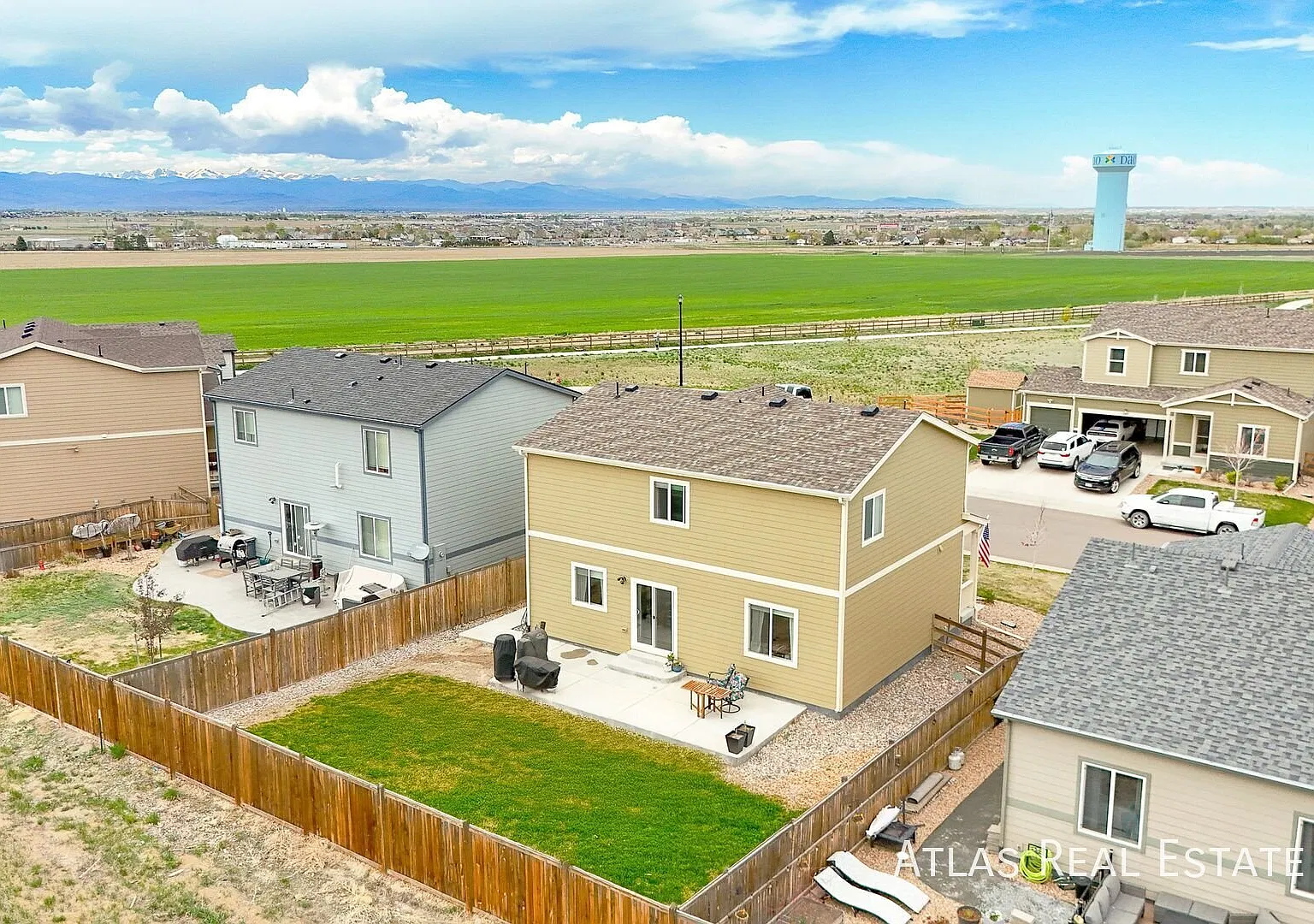 Beautiful 3 Bedroom/ 3 Bath Home with Mountain Views in Dacono — Photo 3