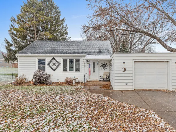 323 W 8th St, New Richmond, WI 54017