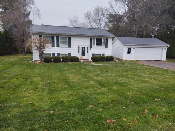 1306 Brentwood Dr, Greenville, PA 16125