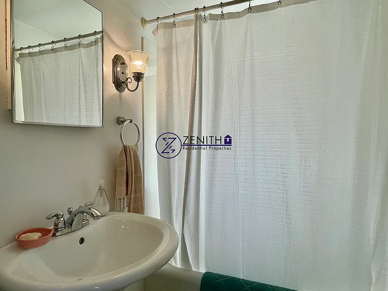68 Maple St #3 — Photo 10