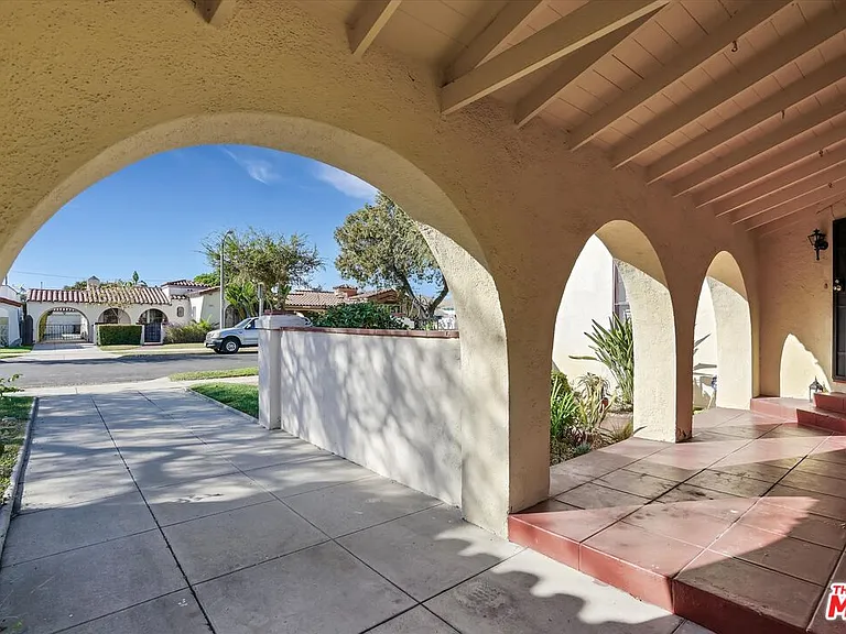 3800 Roxton Ave — Photo 8