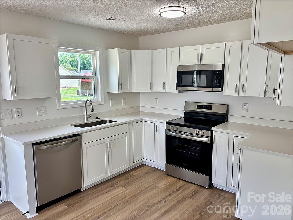 1st image of 1002 Crescent Way