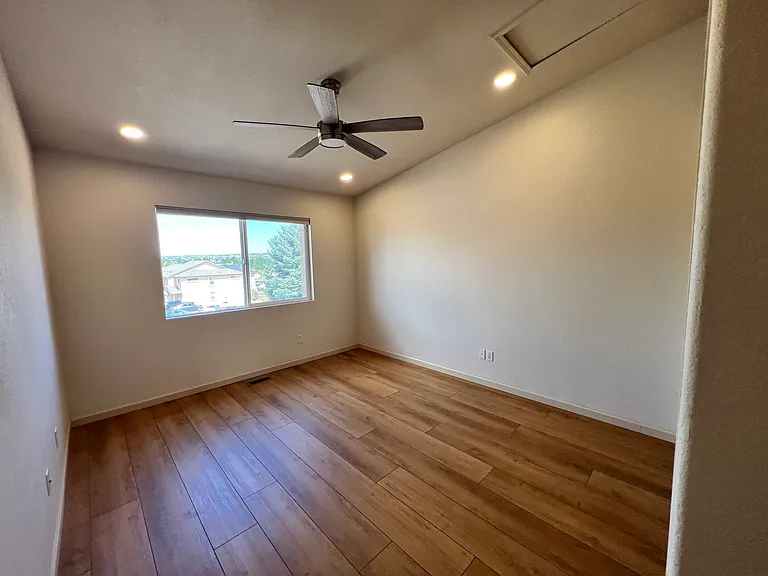 2070 Gonzaga Point — Photo 31