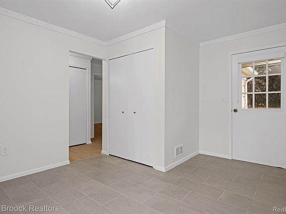 5th image of 28977 Lake Park Dr
