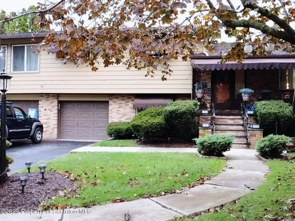 215 Lake Scranton Rd, Scranton, PA 18505