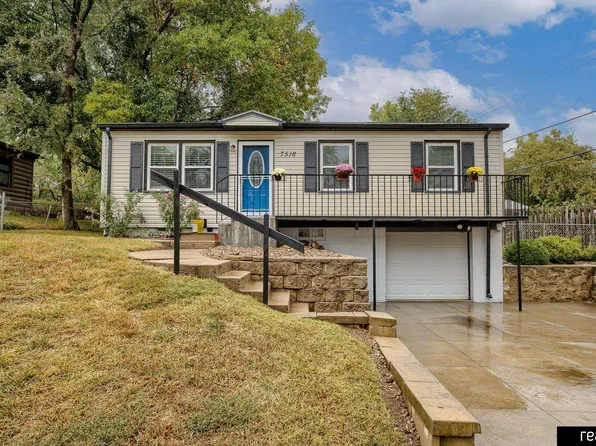 7516 Edward Ave, La Vista, NE 68128