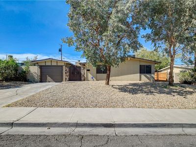 1956 Golden Arrow Dr, Las Vegas, NV, 89169