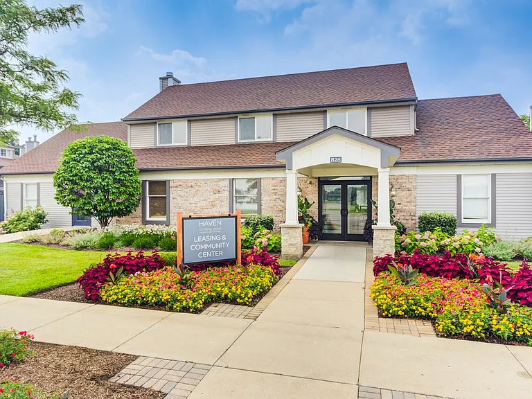Haven on Long Grove — Photo 9