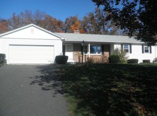 6 Fernwood Dr, Wilbraham, MA 01095