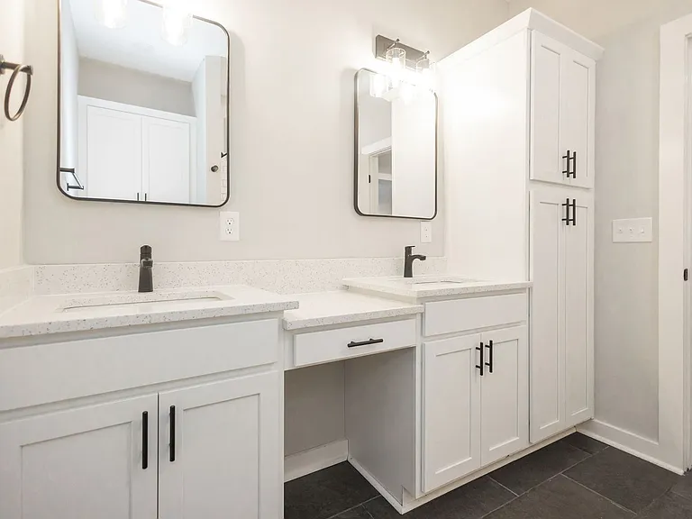 824 W Broad St — Photo 24