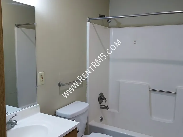 119 W 3rd St #10 — Photo 15