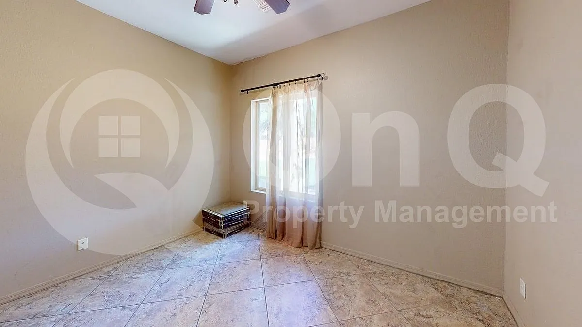 6 bed, 3.5 bath, 2758 sqft, $2,400 — Photo 4