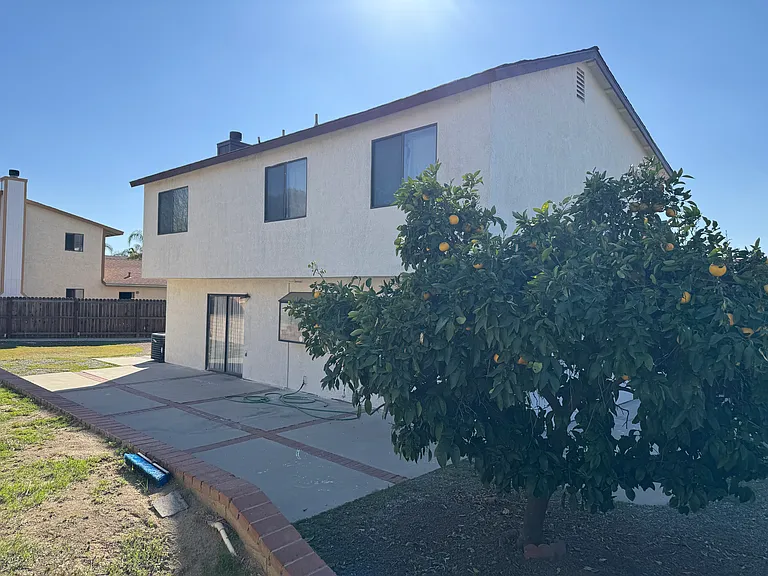 878 Fillmore Ct — Photo 3