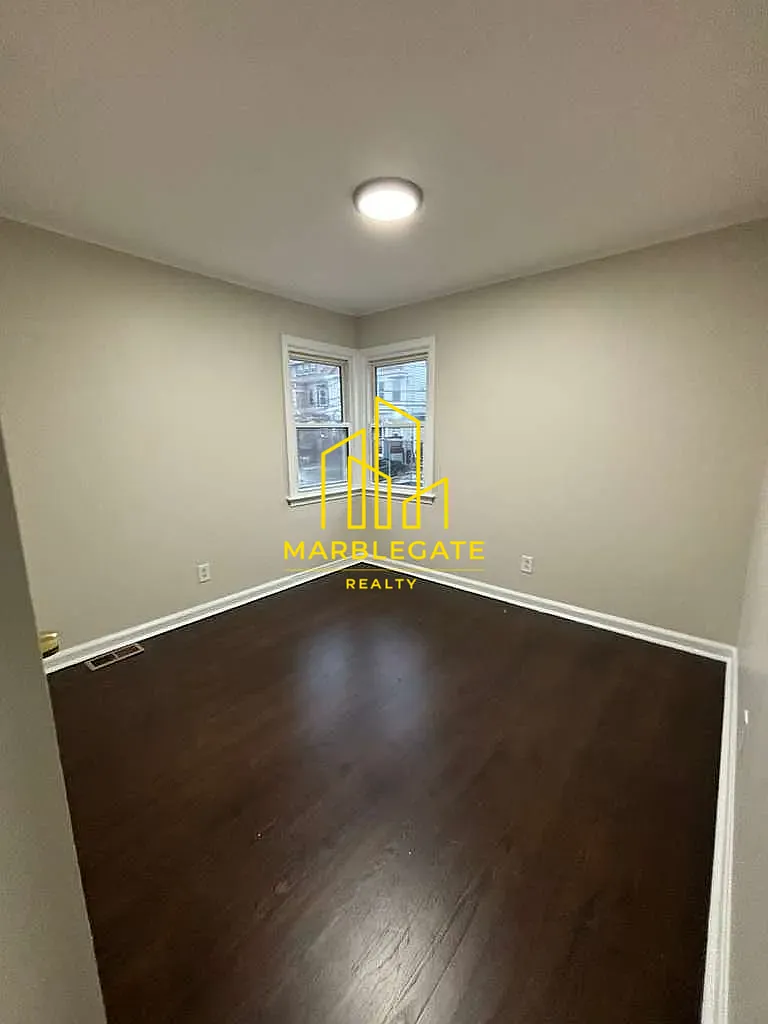 2 bed, 850 sqft, $1,750 — Photo 2