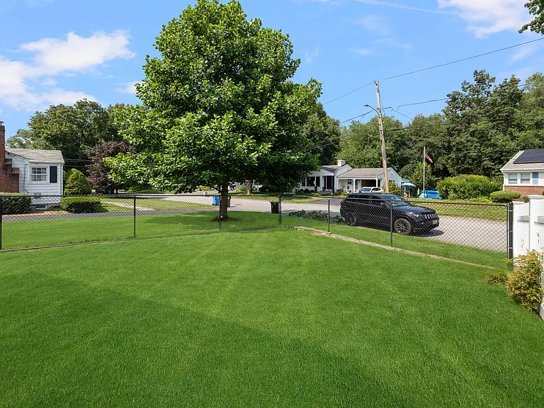 96 Redwood Dr — Photo 34