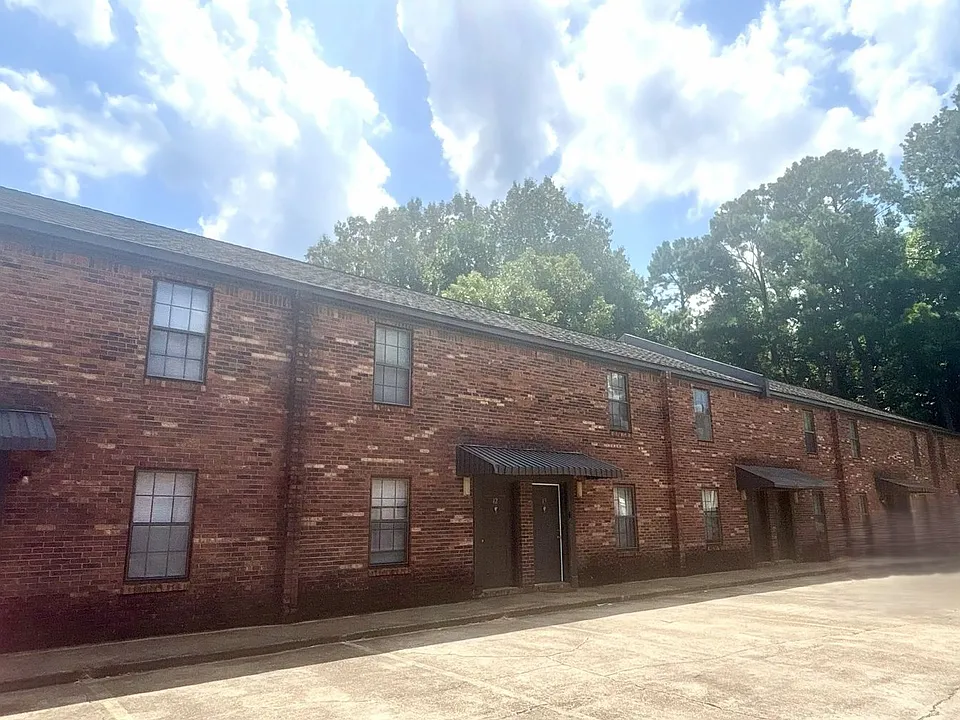 1220 Louisville St