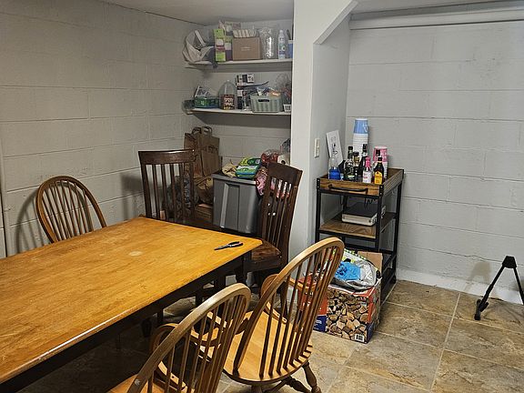 4th image of 102 E Longview St