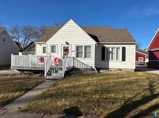 907 N Oakley St, Luverne, MN 56156