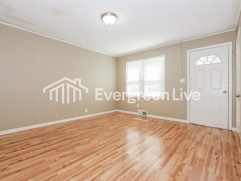 13128 Parker Ave — Photo 3